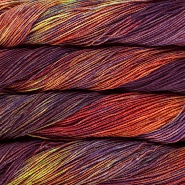 écheveaux de laine merino Arroyo de Malabrigo coloris Archangel (rose, orange et violet)
