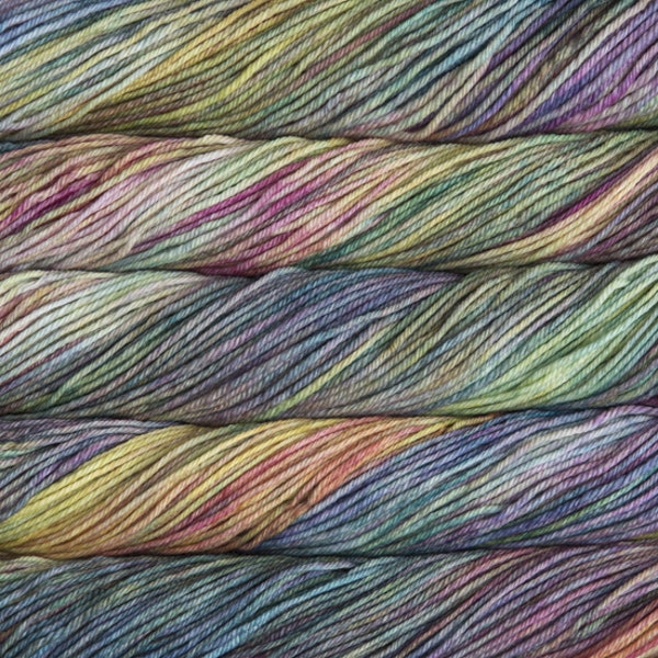 écheveaux de laine merino Arroyo de Malabrigo coloris Arco Iris (vert, jaune, bleu, violet)