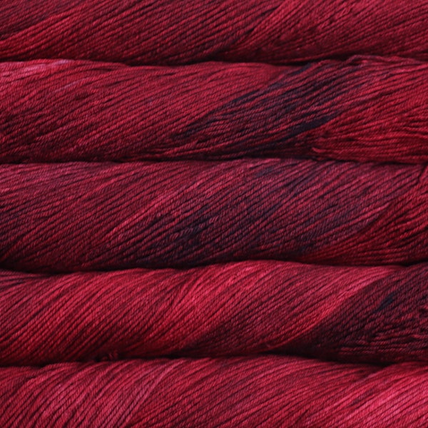 écheveaux de laine merino Arroyo de Malabrigo coloris Cereza (rouge cerise)