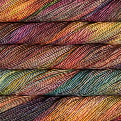 Sock - Wolly Rogerécheveaux de fil à tricoter Silky Merino de Malabrigo en soie et mérinos coloris Diana (orange, violet, vert)