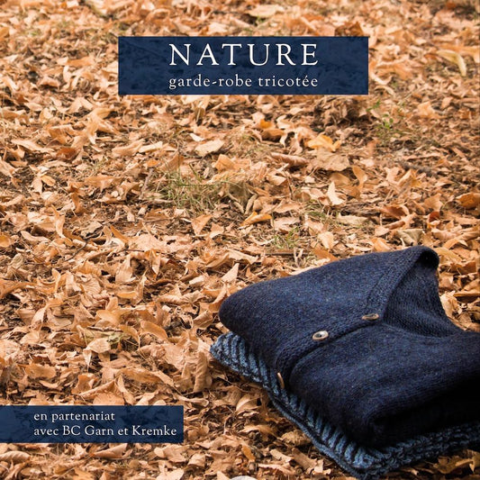 couverture du livre "nature, une garde-robe tricotée" des gilets tricotés sont pliés sur un tapis de feuilles mortes