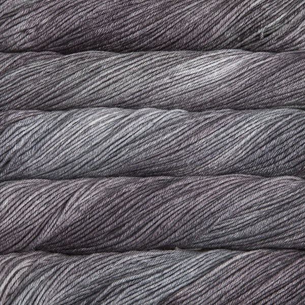 écheveaux de laine merino Arroyo de Malabrigo coloris Plomo (différentes tons de gris)
