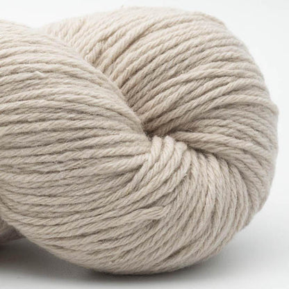écheveau de fil à tricoter Northern Lights GOTS de BC GARN en laine et soie, coloris 02 light beige