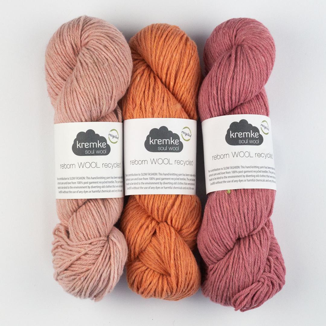 3 écheveaux de fil à tricoter Reborn Wool de Kremke en laine recyclée, différents tons de rose et orange